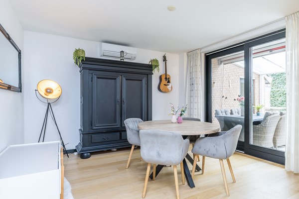 Foto - Te koop: Dr. Calsstraat 48 Landgraaf Instapklare uitstekend onderhouden geschakelde 2 kap woning in Schaesberg